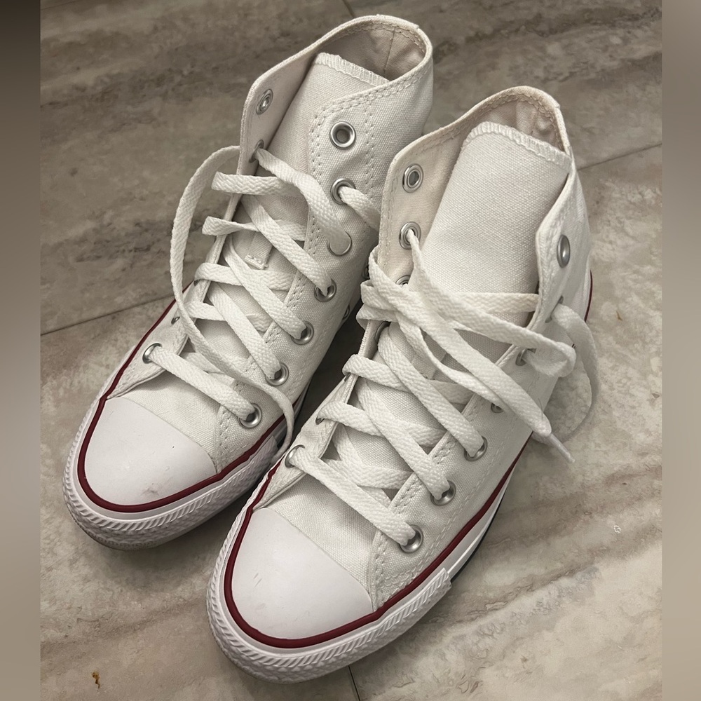 Converse, women’s size 7